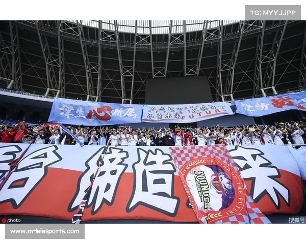 卡利亚里俱乐部向不离不弃的远征球迷致敬 卡利亚里俱乐部向不离不弃的远征球迷致敬